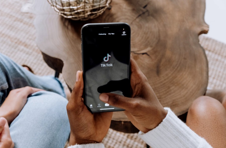 Why Choose TikTok For Starting An E-Commerce Clothing Business